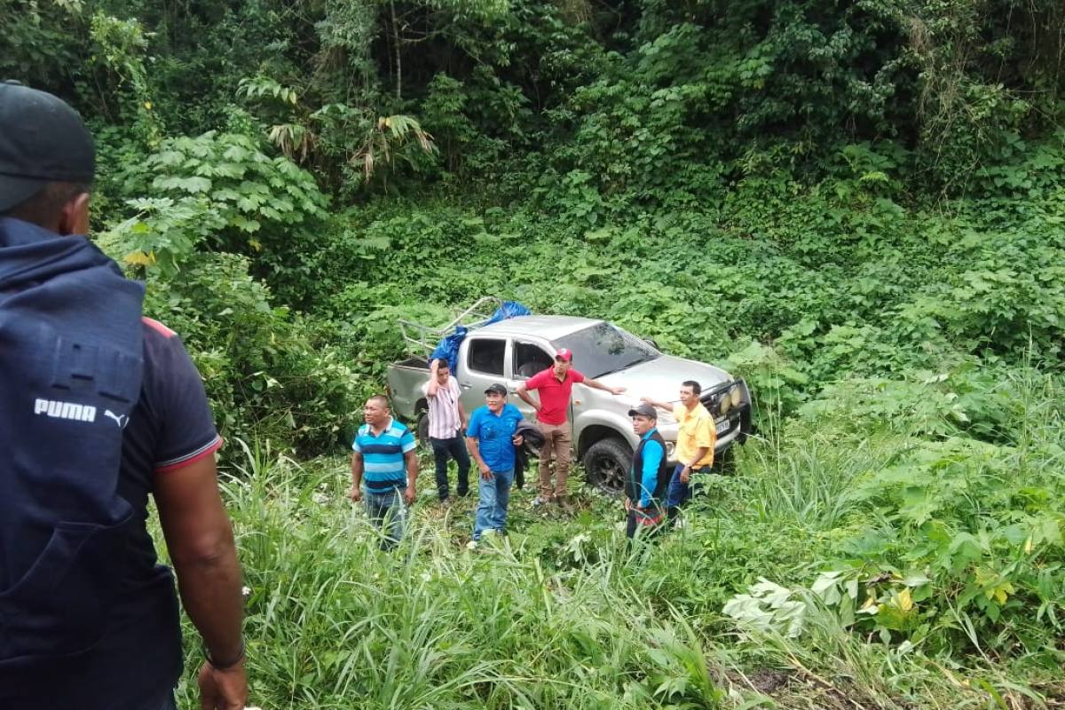 Picop Cae A Hondonada En La Ruta De Chisec A Cob N