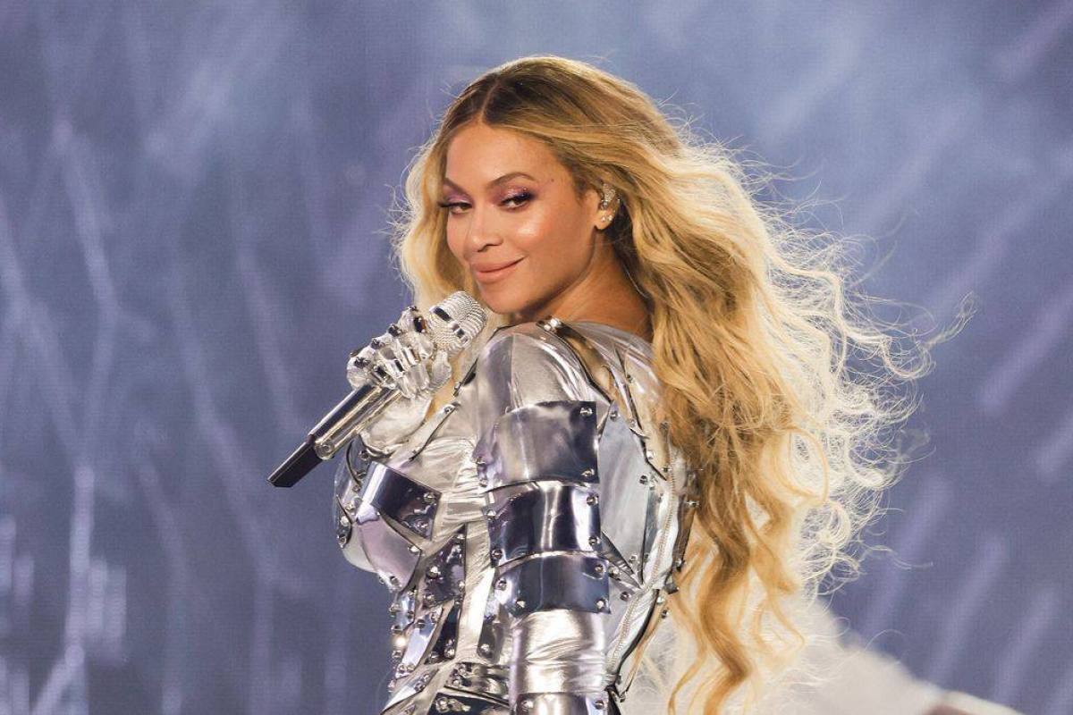 Beyoncé sufre falla de vestuario en los Grammy 2025