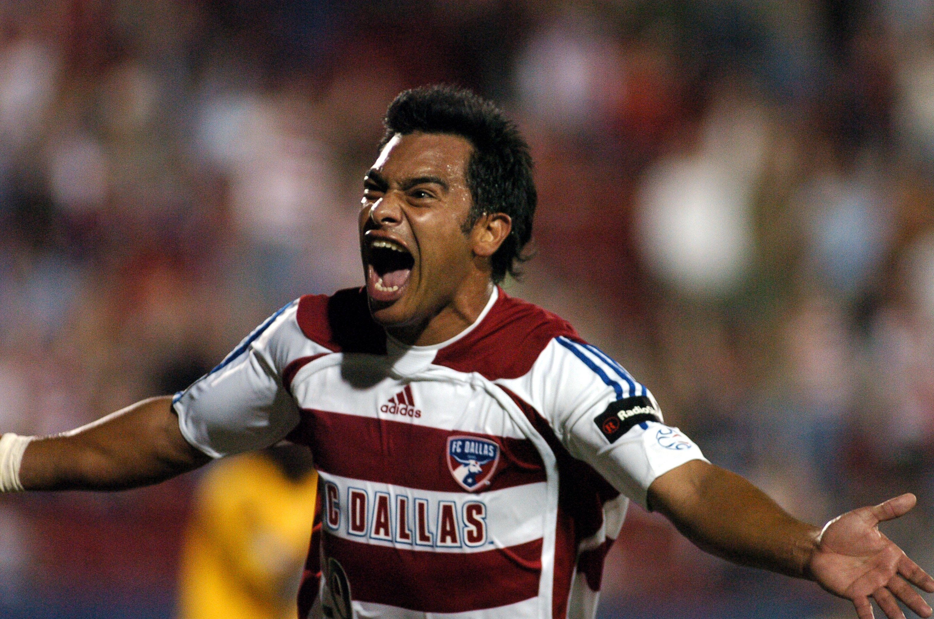Carlos Ruiz fue homenajeado por el FC Dallas