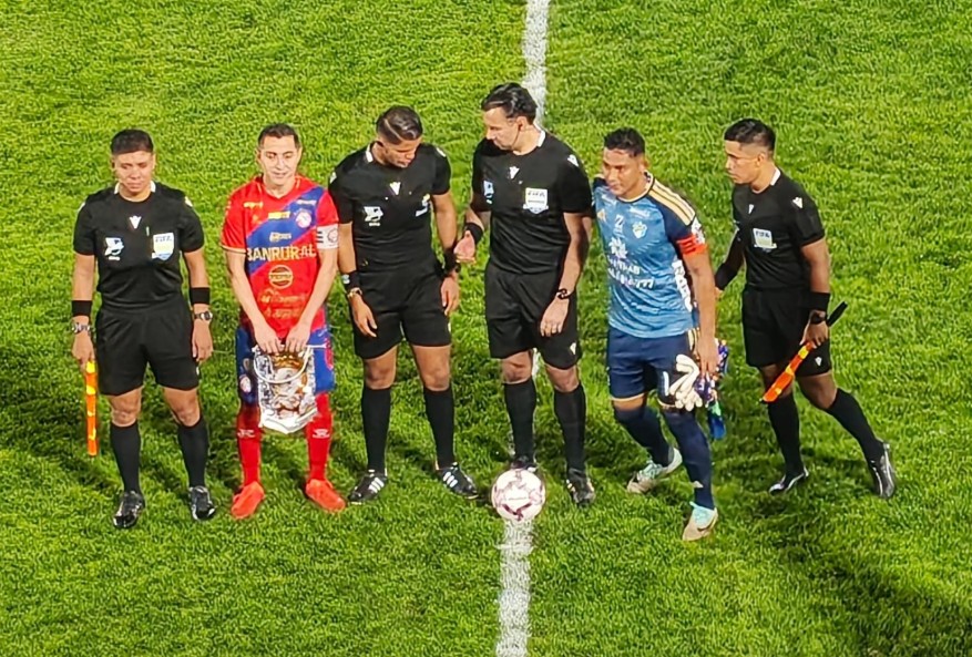 Mario Escobar y su grave error en el Xelajú vs. Comunicaciones