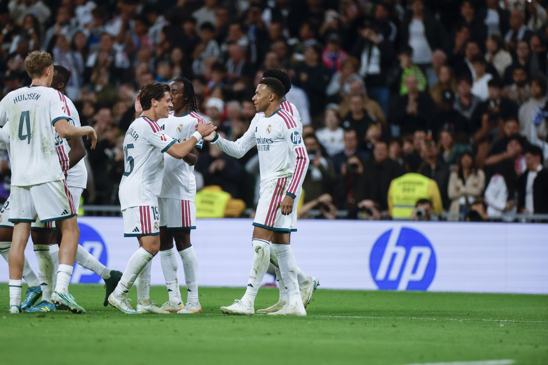 Real Madrid golea al Sevilla en la semana previa al Clásico