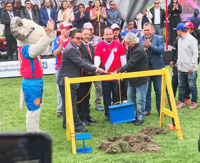 Colocan la primera piedra para la remodelación del Estadio Mario Camposeco