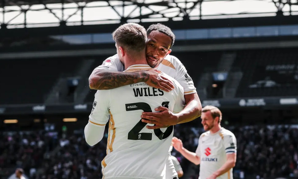 Milton Keynes Dons y Nathaniel Méndez-Laing toman una decisión drástica