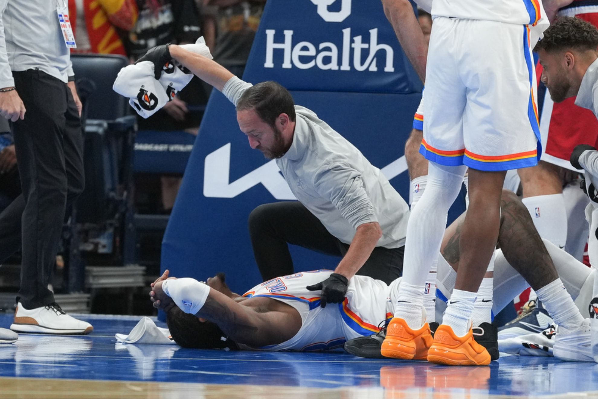 VIDEO: Jugador sufre escalofriante lesión en la pierna durante partido de Oklahoma City Thunder