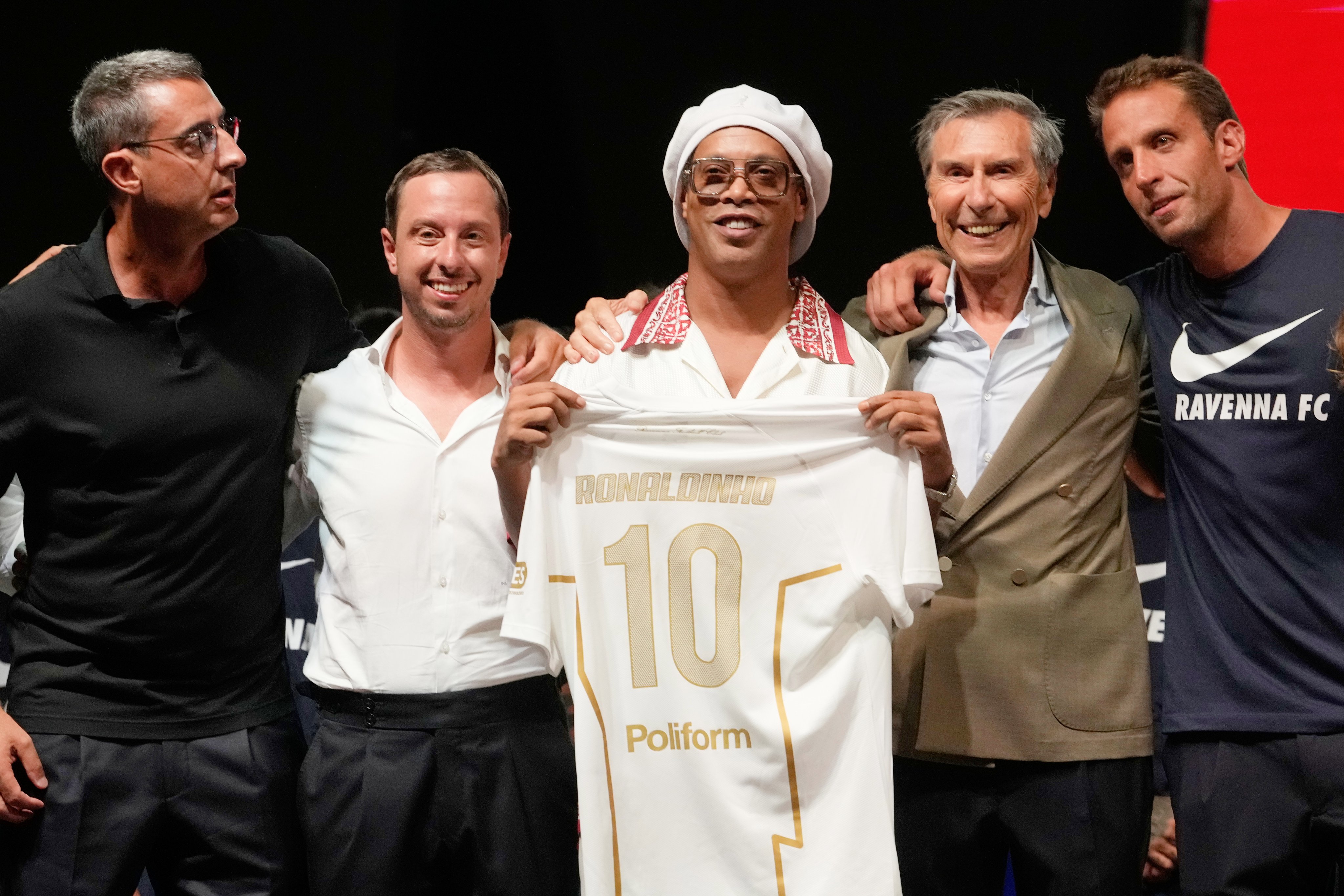 Ya hay fecha para el regreso de Ronaldinho a las canchas