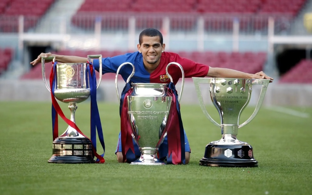 Dani Alves, exestrella del Barcelona, anuncia su regreso a Guatemala