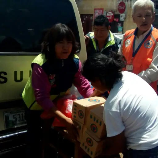 Ayuda a afectados por lluvias en Guajitos