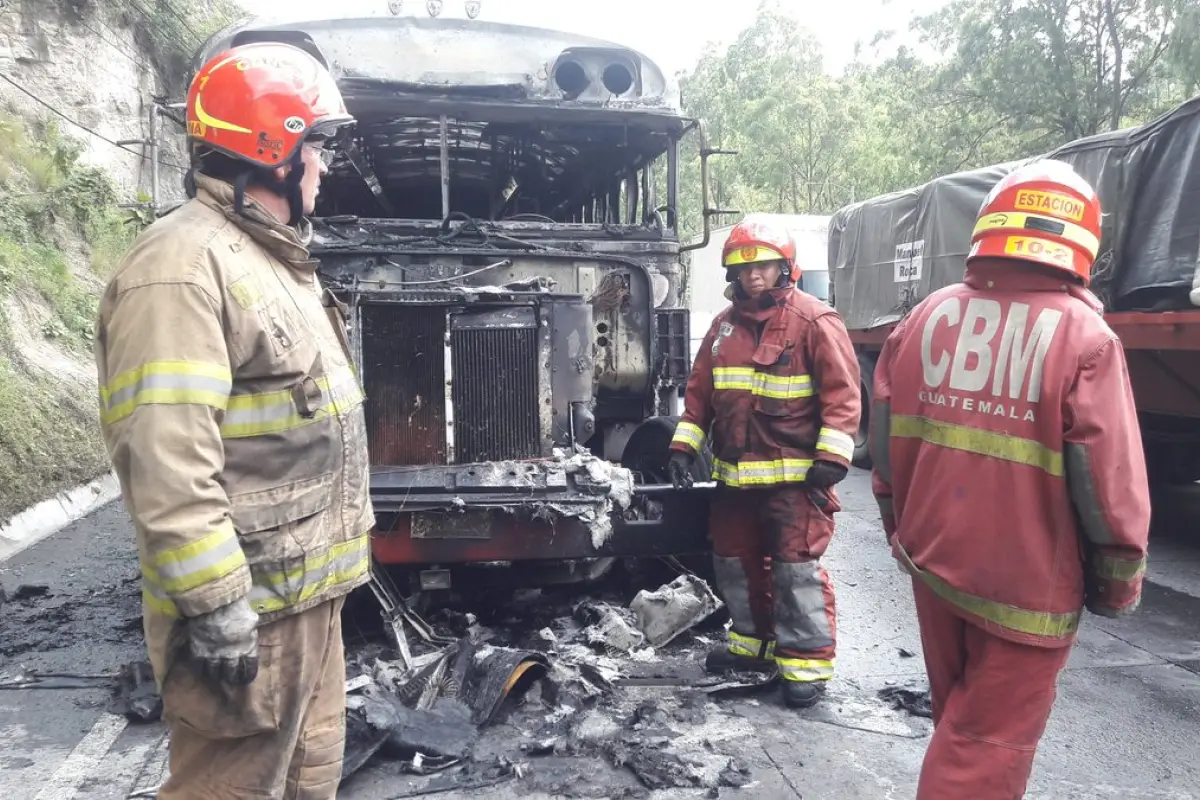 Bus se incendia en ruta al Pacífico; no hay víctimas   , 