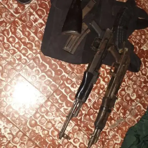 fusiles y granada incautada