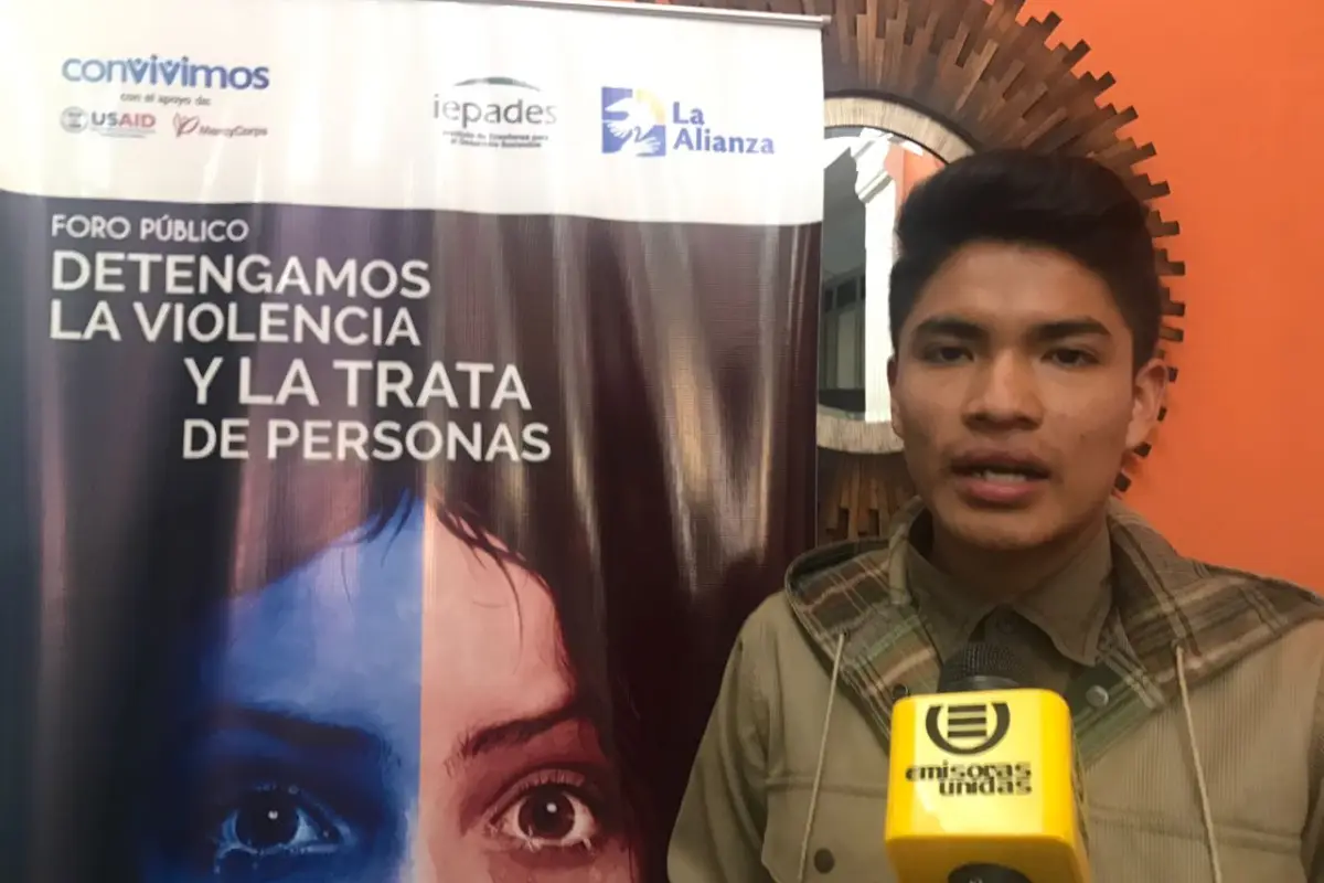 Jóvenes participan en foro contra la violencia y trata de personas, 