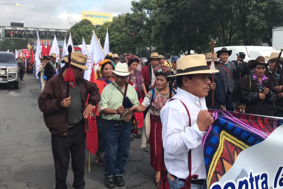 Campesinos manifiestan contra el Congreso