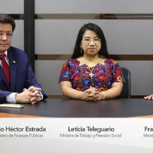 Renuncian tres ministros de Estado por la crisis política ,