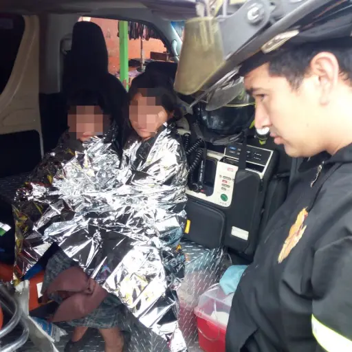 Padres dejan abandonados a tres hijos