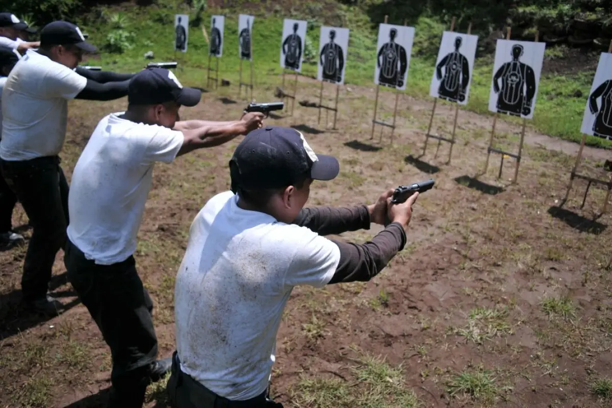 Guardias penitenciarios reciben curso para uso de armas de fuego, 