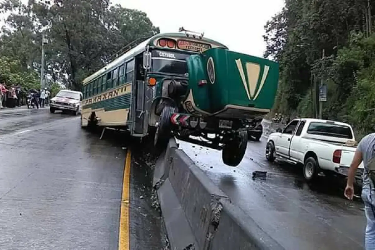 Piloto de bus accidentado en Villalobos tiene 13 multas por exceso de velocidad, 