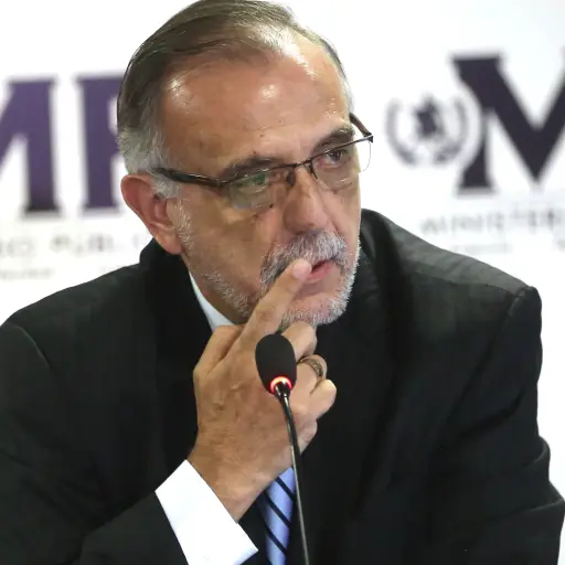 GU5008. CIUDAD DE GUATEMALA (GUATEMALA), 25/08/2017.- El jefe de la Comisión Internacional Contra la Impundiad en Guatemala (CICIG), Iván Velásquez, en conferencia de prensa en la sede del Ministerio Público hoy, viernes 25 de agosto de 2017 en la capital