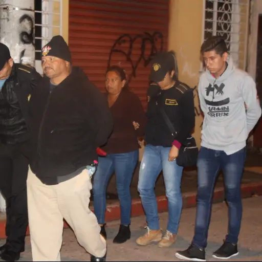 Capturan a tres por robo de medicamentos en Unaerc