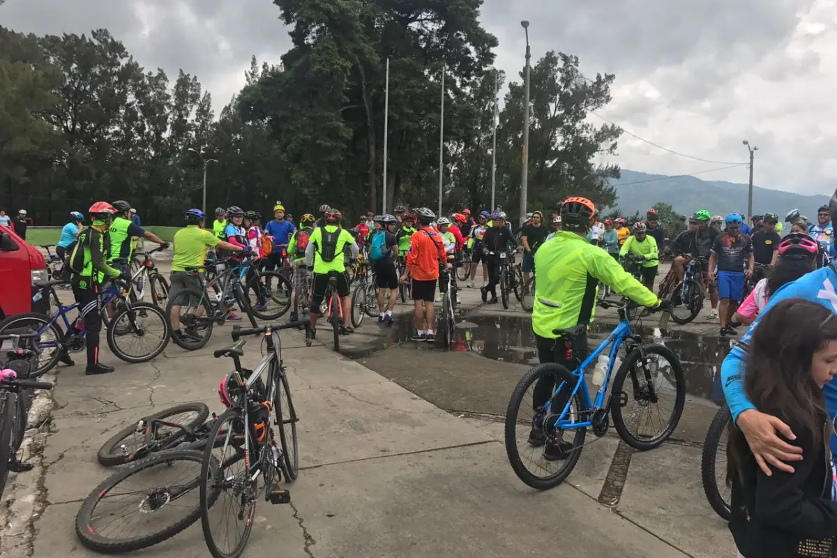 Ciclistas salen a las calles del país para conmemorar el Día Internacional sin Auto, 