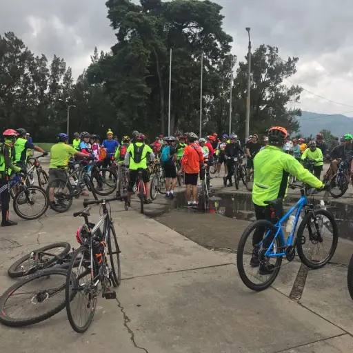 Ciclistas salen a las calles del país para conmemorar el Día Internacional sin Auto ,