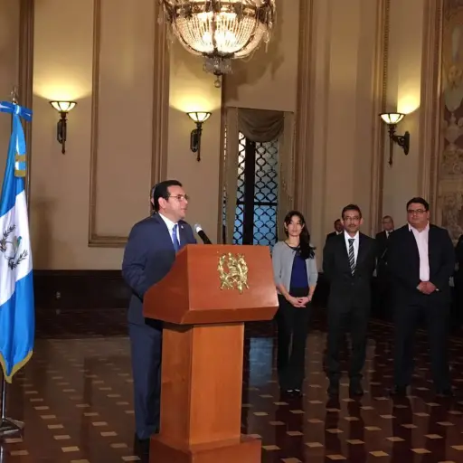 Señalamientos del Presidente son traducidos por exministra de Salud como comprar por excepción ,