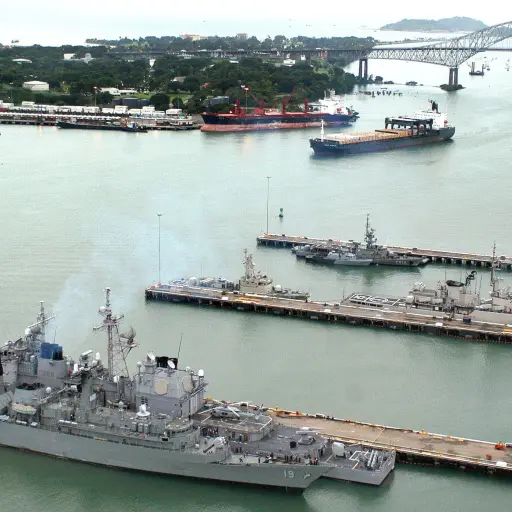 PAN06 CIUDAD DE PANAMA (PANAMA) 09/08/05.- Vista aérea de los buques de guerra de diez naciones inician la operación 
