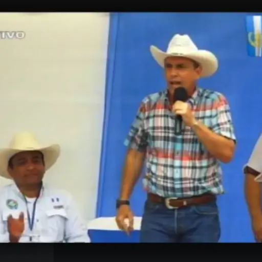 Ganaderos salida de jefe de la SAT