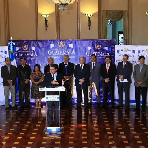 Renuncias de tres ministros serán aceptadas hasta que se tengan personas idóneas, dice vocero del Ejecutivo ,