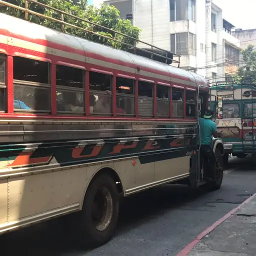 Más de 150 unidades de transporte trasladaron a cientos de manifestantes del interior del país ,