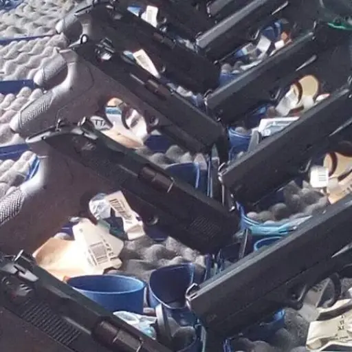 Policía de Neto Bran recibe pistolas