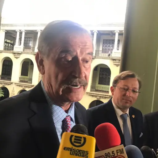 Vicente Fox a favor de la lucha contra corrupción pero "no a cambio de destruir economías y reputaciones ,