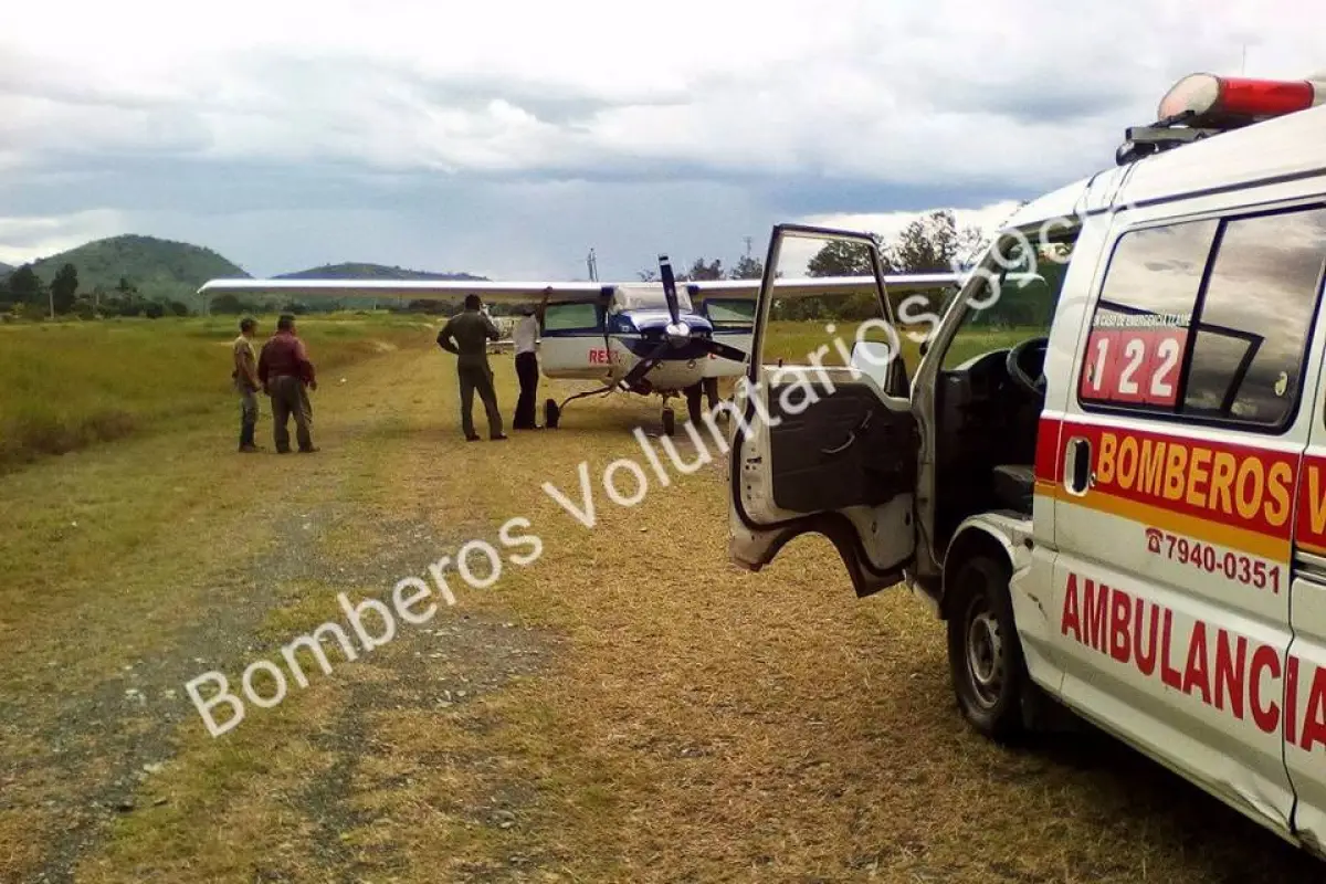 Avioneta donde viajaban ministros de Estado aterriza de emergencia en Baja Verapaz, 