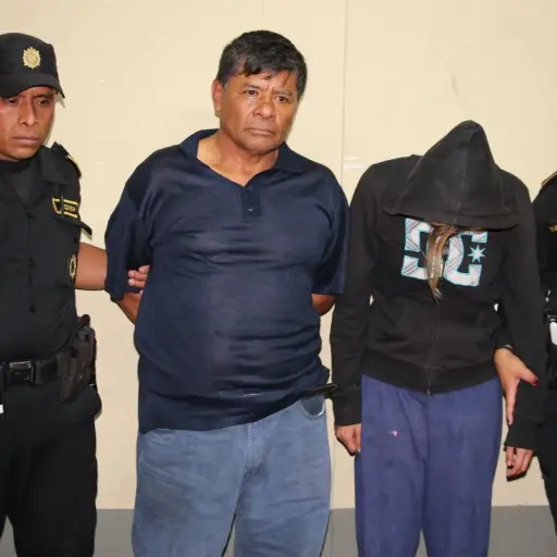 Detienen a dos personas con una subametralladora en colonia Landívar   ,