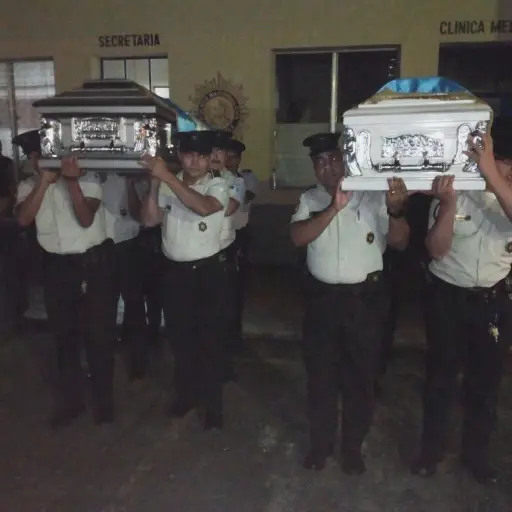 Policías asesinados en Santa Lucia Cotzumalguapa reciben honras fúnebres ,