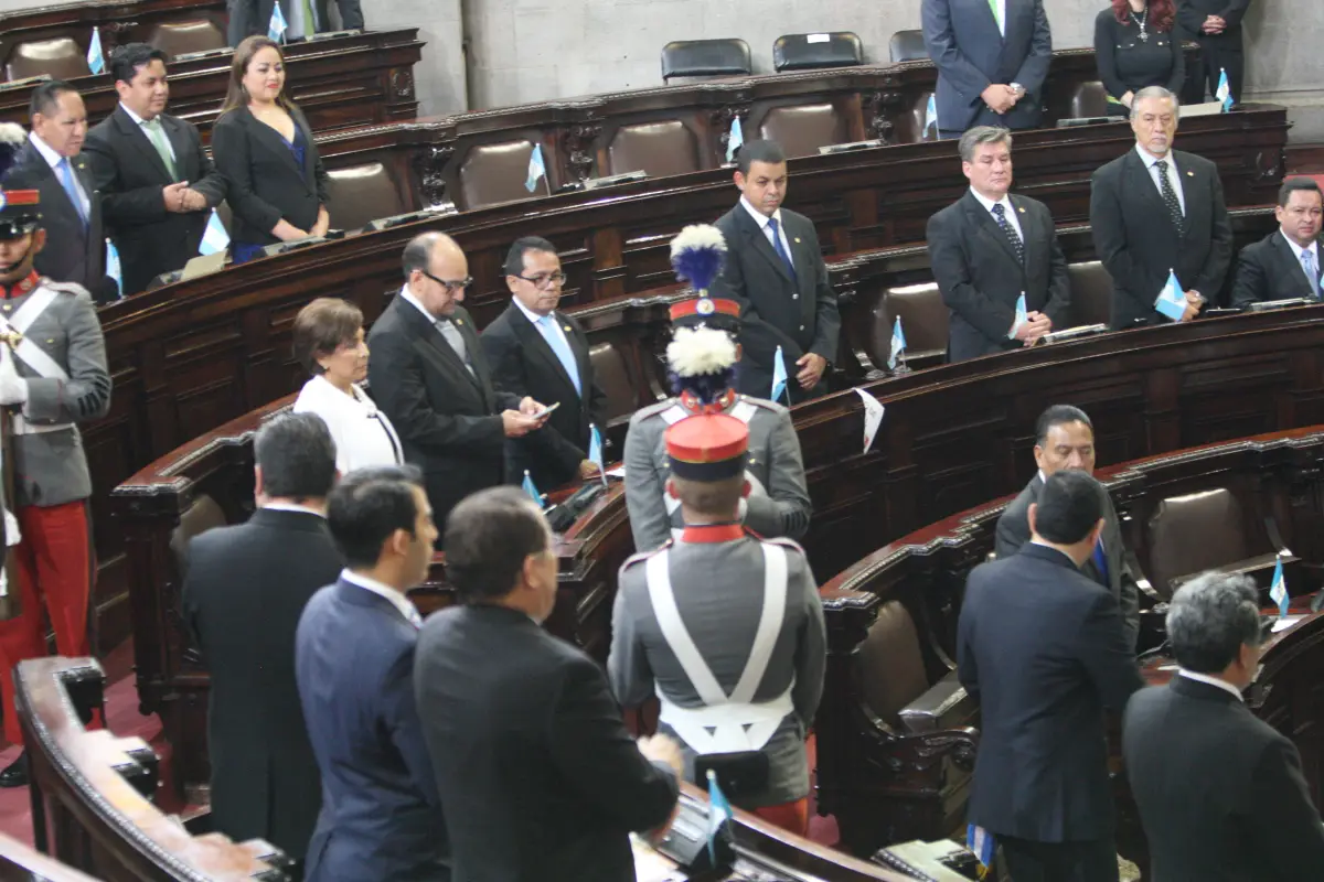 Parlamentarios dicen que no es viable antejuicio planteado contra 107 legisladores, 