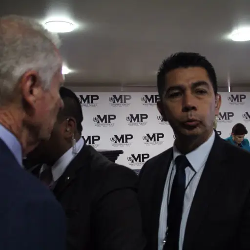 Arzú apoyo de comerciantes de mercados