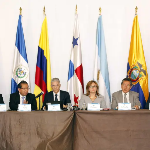 PA1001  CIUDAD DE PANAMÁ (PANAMÁ) 30/10/2017.- De izq. a der. Los fiscales generales de El Salvador, Douglas Meléndez; de Perú, Pablo Sánchez; de Suiza, Michael Lauber; la procuradora general de Panamá, Kenia Porcell, el fiscal general de Colombia, Nésto