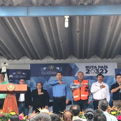 Comunicaciones inaugura tramos carreteros