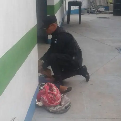 Agente PNC atiende parto