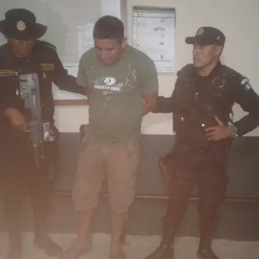 Hombre detenido intentó huir disparando contra PNC