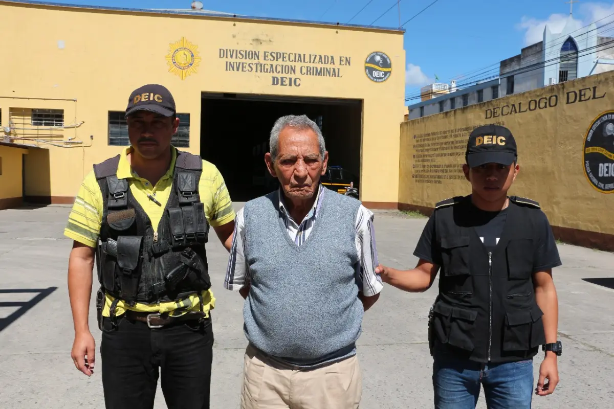 Piloto de colegio detenido por violar a niña