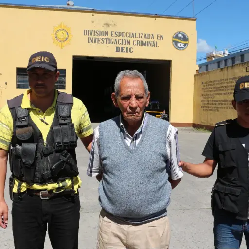 Piloto de colegio detenido por violar a niña