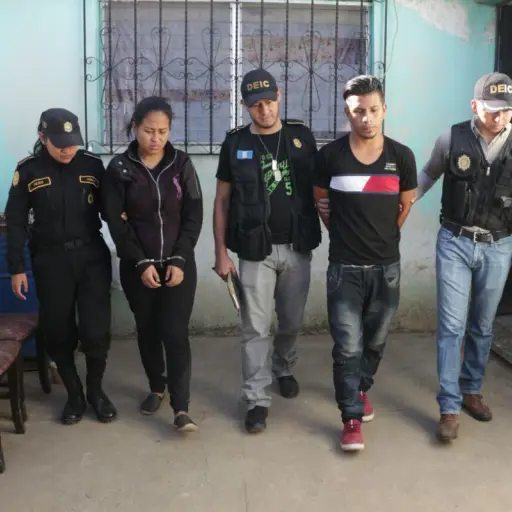 Familiares y médico detenidos por muerte de niña de 2 años ,