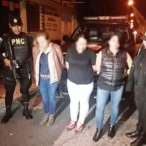 Capturan a tres mujeres sindicadas de robar en centros comerciales ,