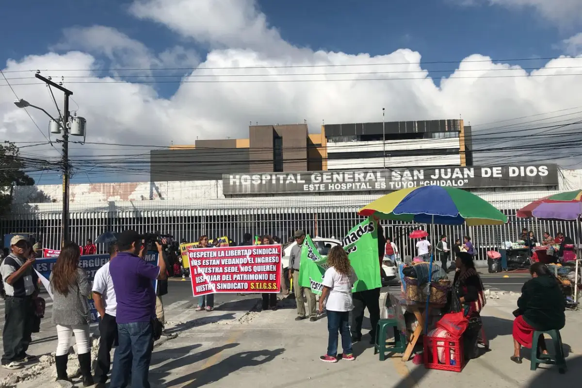 Protesta vendedores informales en el San Juan de Dios