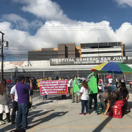 Protesta vendedores informales en el San Juan de Dios
