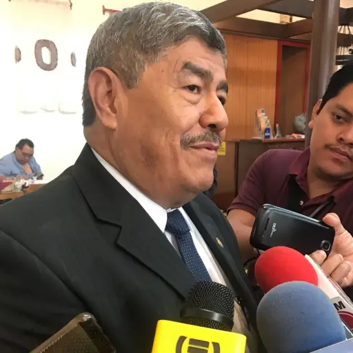 Contralor Carlos Mencos ,