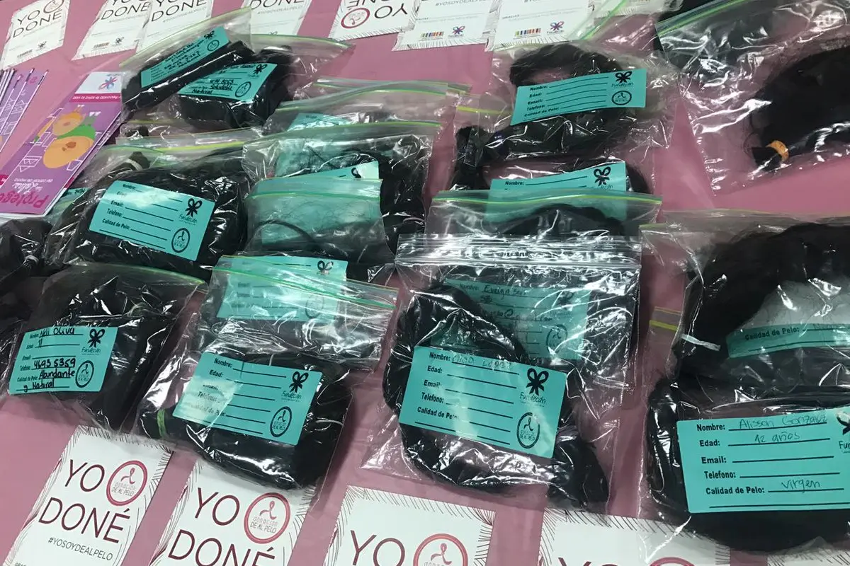 Personas donan cabello para personas con cáncer, 