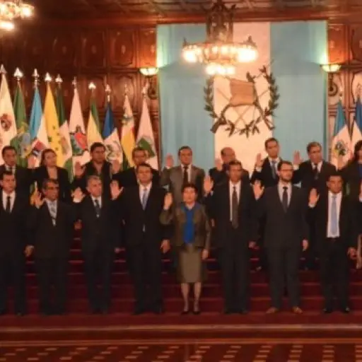 Gobierno 56 cambios en gobernaciones departamentales en 22 meses