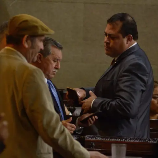 Decretan arraigo contra diputado señalado de la muerte de dos periodistas ,