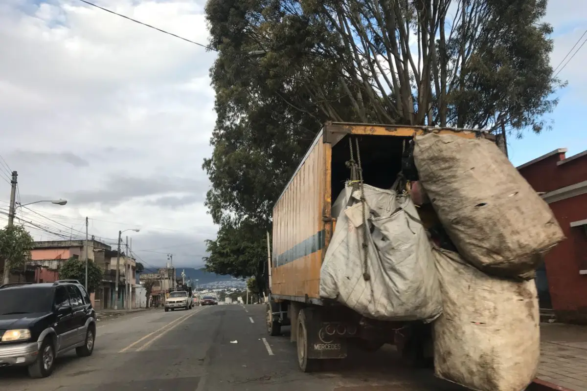 Autoridades investigan muerte de recolectores de basura